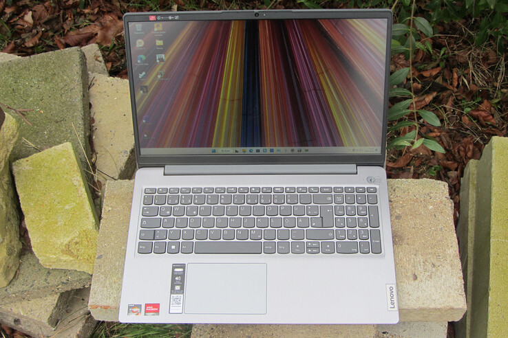 Lenovo IdeaPad Slim 3 15.6 Notebook - Full HD - Intel Core i3 i3