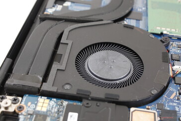 Cooling solution consists of twin ~45 fans and two copper heat pipes... again