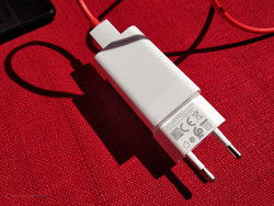 OnePlus fast charge power adapter