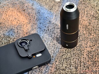 The lens mount that attaches to the case covers not only two cameras but also the so-called "True Color" camera.