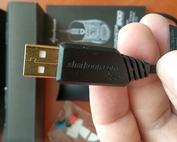 Sharkoon Light² 200 ultra light gaming mouse - Gold-plated USB connector "sharkoon.com" side