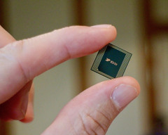The Kirin 980 will be the second 7 nm smartphone SoC to hit the market, and Huawei is confident that it will perform better than Apple&#039;s A12 Bionic. (Source: Digital Trends)