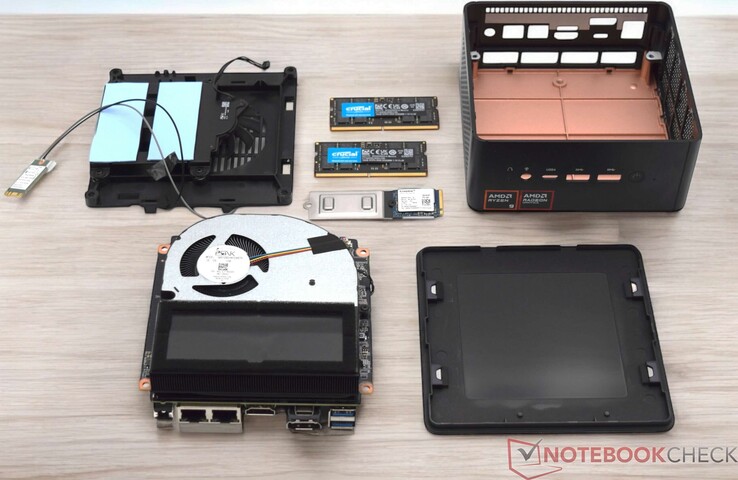 The UM890 Pro mini PC packs a robust cooling system. (Image source: Notebookcheck)