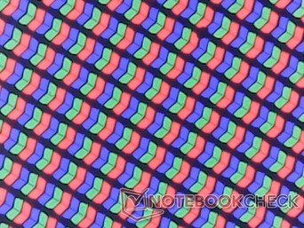 RGB pixels are very sharp as this is one of the few 18-inch gaming laptops that come standard with a glossy overlay