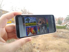 Using the Moto G7 Power outdoors