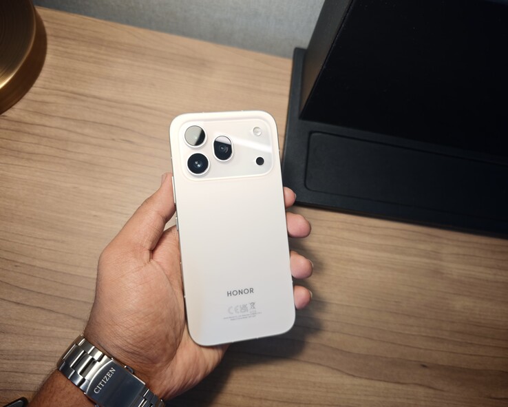 The Honor 600 Pro boasts a triple rear camera setup 