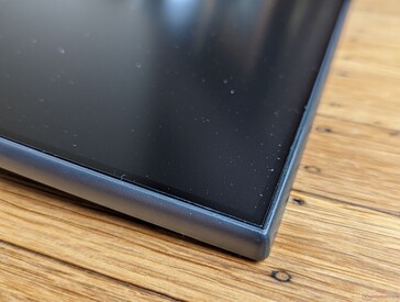 Very narrow top and side bezels