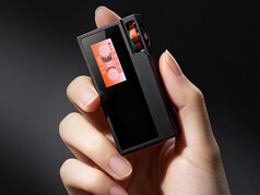 The lightweight Shanling UA6 II has a convenient rotary menu/volume dial.