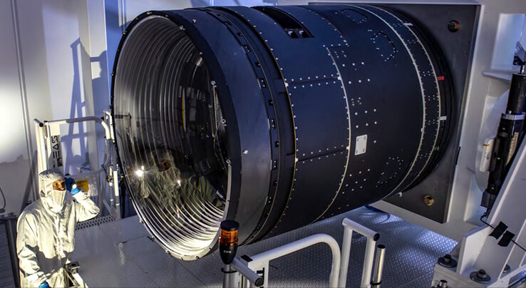 The LSST camera uses lenses as large as 5.1 ft. (1.57 m) and as small as 27 in. (0.69 m) to image the night sky. It's unclear what the closest focusing distance is for selfies. (Image source: J. Ramseyer Orrell/SLAC National Accelerator Laboratory)