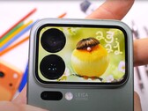 The Xiaomi 17 Pro and its secondary screen on the back face a durability test (Image source: JerryRigEverything)