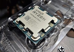 The powerful AM5 desktop CPU AMD Ryzen 7 7700X has finally droped below the US$300 mark (Image: Notebookcheck)