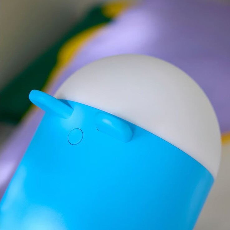 A close-up image of IKEA Grejsimojs LED table lamp