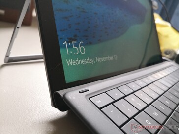 Edge-to-edge glass touchscreen