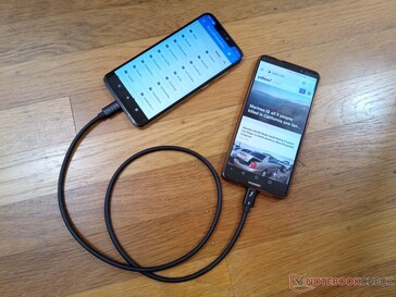Transfer files between smartphones or charge the other