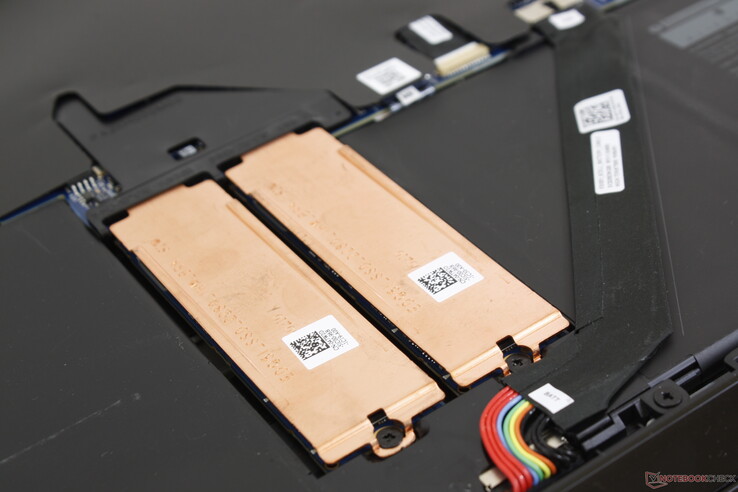 We can appreciate the copper M.2 plates as NVMe SSDs are known to run very warm