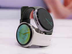 Comparison of the two versions: 40 millimeters and 44 millimeters