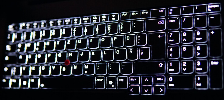 Using either brightness level everything is illuminated evenly.