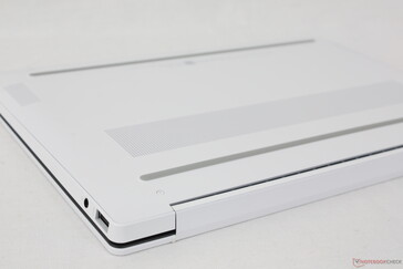 Smooth, uniform edges and corners similar to the EliteBook series