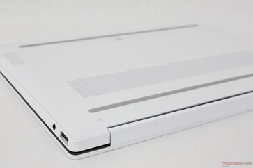 Smooth, uniform edges and corners similar to the EliteBook series