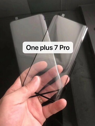 IceUniverse's new "OnePlus 7 Pro protector" photos also strongly suggest a curved screen. (Source: Twitter)