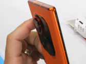 Can the X2 Pro survive? (Source: JerryRigEverything via YouTube)