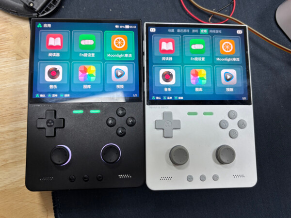 The TrimUI brick Pro in black and white as shown on the retail box.