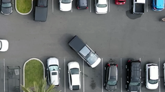 Cybertruck's Park Assist still has some kinks (Image source: Chuck Cook/YT)