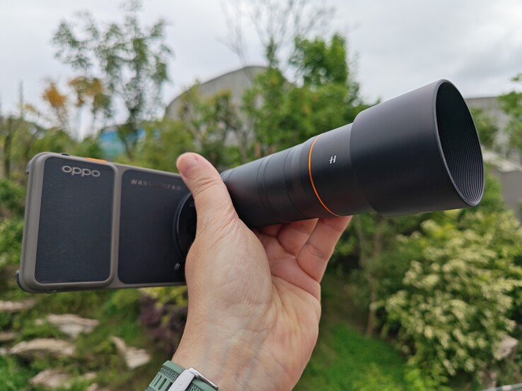 Oppo Find X9 Ultra with teleconverter