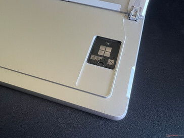 The M.2 2230 SSD can be easily swapped.