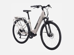 The Intersport NAKAMURA CROSSOVER V e-bike has up to 100 km (~62 miles) of assistance range. (Image source: Intersport)