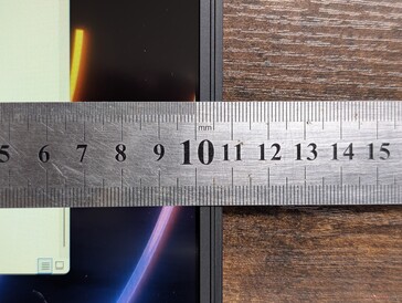 Narrow side bezels