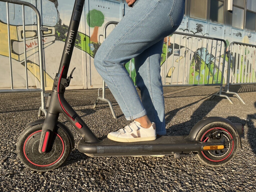 Odysseus Brug af en computer eskalere Xiaomi Electric Scooter 4 Pro in review: Does the top of the line scooter  deliver what it promises? - NotebookCheck.net Reviews