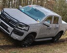 The new VW Amarok, which has already appeared as a camouflaged prototype, could receive an all-electric powertrain in the future (Image: Volkswagen)
