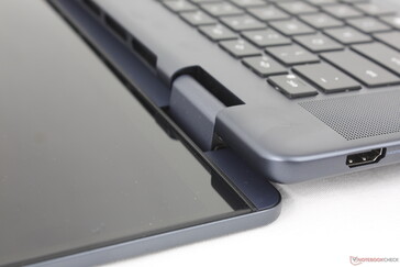 Hinges feel uniform and rigid at all angles