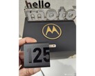 Hello new Moto charger. (Source: WHYLAB via Weibo)