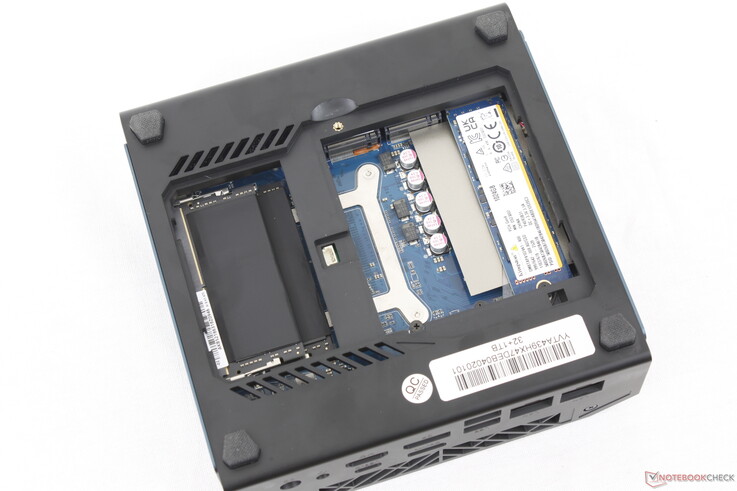 Three M.2 2280 SSD slots and two DDR5 SODIMM slots are easily accessible with a Phillips screwdriver