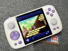 The RG Cube should be powerful enough to emulate Gamecube and PlayStation 2 games. (Image source: Discord)