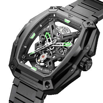 The Hunter watch case measures 43 × 48 mm and is 12.1 mm thick