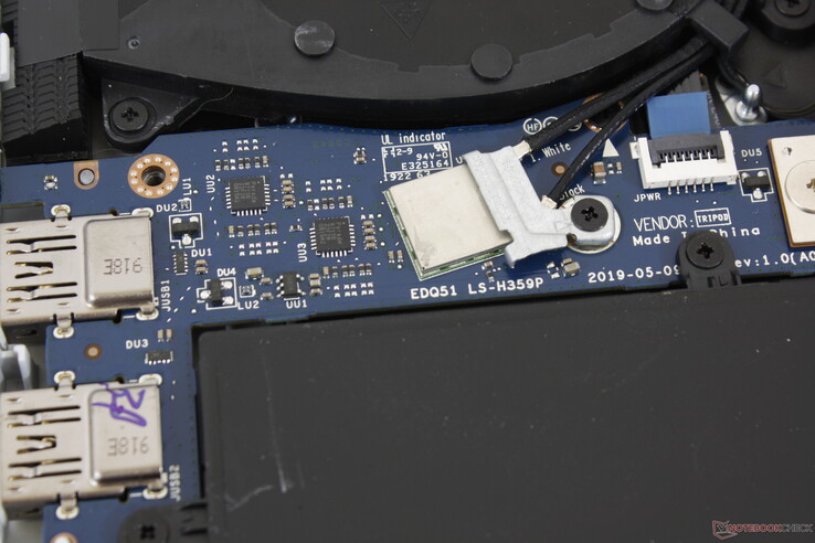 Soldered WLAN module unlike on the original Alienware m15 R1