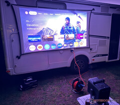 Anker&#039;s Nebula X1 projector can also be used outdoors (Image source: Marcus Schwarten / Notebookcheck)