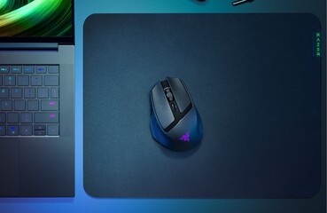 Razer Basilisk Mobile gaming mouse on mousepad (Image source: Razer)