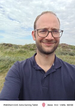 A selfie with the Nubia RedMagic Astra