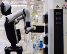 The Walker S2 robot changes its own battery. (Image source: UBTech/YT)