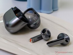 The Galaxy Buds 3 Pro are compatible with non-Samsung smartphones, too. (Image source: Notebookcheck)