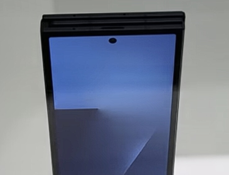 The Galaxy Z TriFold appears to be a thick foldable by modern standards. (Image source: SBS Korea via Omokgyo Electronics Mall - edited)