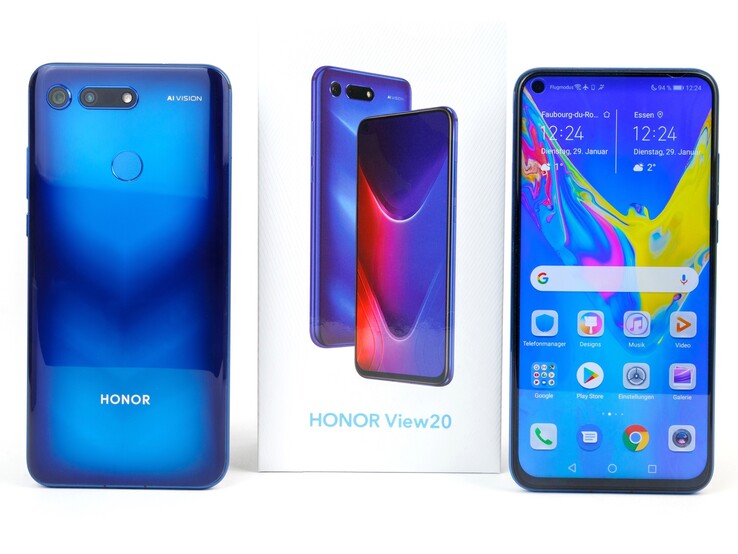 Punch holes in the upper left corner have been trendy a few years ago, such as on the pictured Honor View 20 (Image source: Notebookcheck)