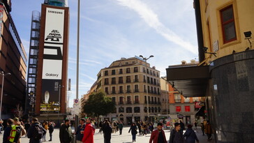 The Future Unfolds billboard in Callao Square, Madrid (Image source: Samsung)