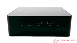 Right side: 3.5 mm audio jack, USB4, USB 3.2 Gen2 Type-A