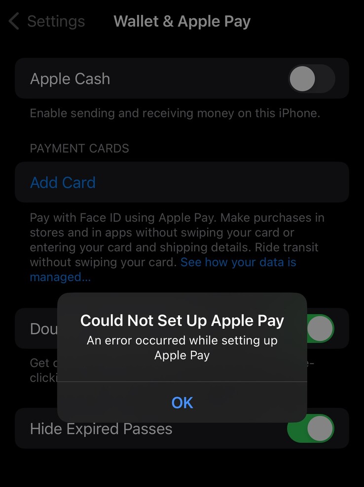 Apple Pay throws up an error after the iPhone 15 Pro is wirelessly charged on the BMW charger. (Image Source: MacRumors)