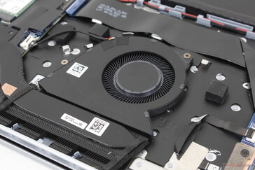 Single ~45 mm fan with heat pipe